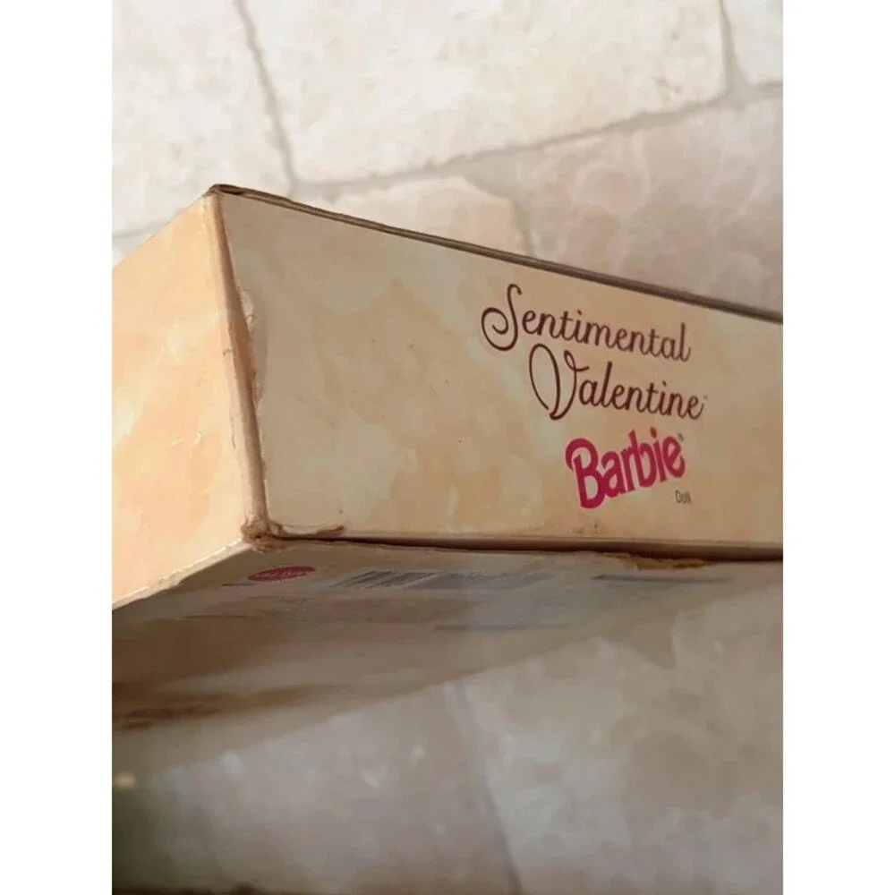 Vintage 1996 Hallmark Sentimental Valentine Barbie Doll Special Edition Mattel